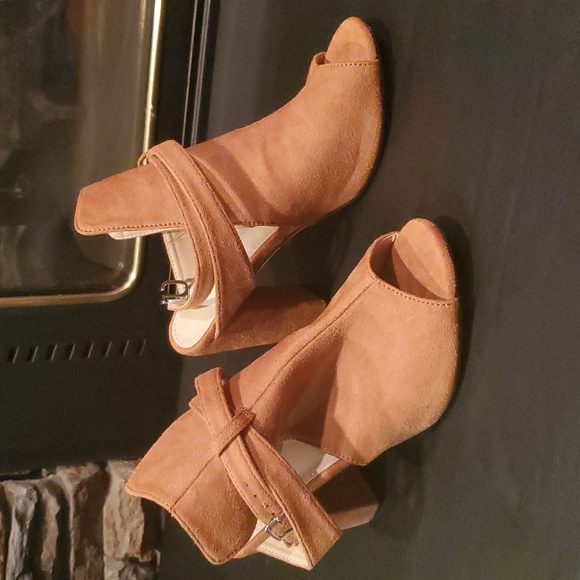 NWOT - Opened Toe Heels - Picture 5 of 8